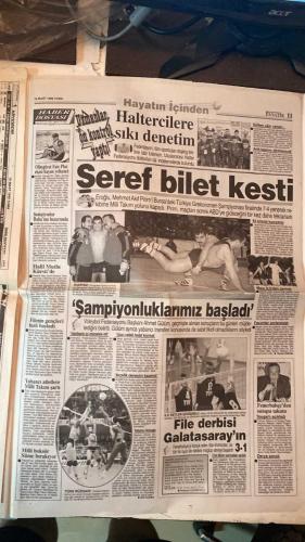 FANATİK SPOR GAZETESİ - TURKISH NEWSPAPER - DOĞUM GÜNÜ HEDİYESİ  - EKSİKSİZ TAM TAKIM GAZETE - 19 MART 1999 - SAYI: 1216 - YUSUF DURSUN - KEVIN CAMPBELL - MEHMET DEMİRCAN - CÜNEYT KARAKAYA - CENGİZ KAPTAN - OĞUZ DİZER - NECİL ÜLGEN - GERÇEK SPOR GAZETESİ - FANATİK - BU VATAN HEPİMİZİN - BALİÇ: SARI KART İSTEDİM AMA VERİLMEDİ - LÖW: EN KÖTÜ İKİNCİ OLURUZ - CAMPBELL: TRABZONSPOR’U SEVMİYORUM - MOLDOVA MAÇININ DÜĞMESİ BASILDI - ŞEREF EROĞLU AKİF’İ RAHAT YENDİ - 25. HAFTA AÇILIYOR - MARAKSHİ’NİN KELLE AVCILIĞI İTİRAFI - CİM BOM’DA GENEL AF - TERÖR KORKUSU: AVRUPA BOYKOTU - LİDER SAHNEDE: GALATASARAY-ADANASPOR - 1990’LI YILLARIN EN BAŞARILI TAKIMI GALATASARAY - BEŞİKTAŞ İKİNCİ SIRADA - 8 FUTBOLCU CEZA SINIRINDA - HASAN ŞAŞ’A UMUT IŞIĞI - TRABZONSPOR - GALATASARAY - FENERBAHÇE - BEŞİKTAŞ - KOCAELİSPOR - ALTAY - ADANASPOR - KARABÜKSPOR - BURSASPOR - ANTALYASPOR - SAKARYASPOR - ERZURUMSPOR - GENÇLERBİRLİĞİ - SAMSUNSPOR - ANKARAGÜCÜ - GALATASARAY VS ADANASPOR - FENERBAHÇE VS SAKARYASPOR - TRABZ
