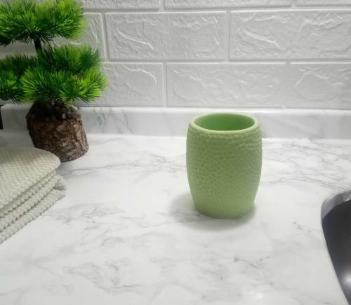 DİŞ FIRÇALIK,MACUNLUK YEŞİL PETEK DESENLİ POLİRESİN 8X8X10CM 400ML BANYO SETİ