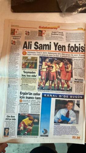 FANATİK SPOR GAZETESİ - TURKISH NEWSPAPER - DOĞUM GÜNÜ HEDİYESİ  - EKSİKSİZ TAM TAKIM GAZETE - 23 MART 1999 - SAYI: 1220 - MURAT AKBAŞ - YUSUF DURSUN - MEHMET GENÇ - RAHMAN SAĞIROĞLU - CÜNEYT KARAKAYA - OĞUZ DİZER - CENGİZ KAPTAN - GERÇEK SPOR GAZETESİ - FANATİK - BU VATAN HEPİMİZİN - BALİÇ SAKAT: BEŞİKTAŞ DERBİSİNDE ZOR - KALLİ’NİN UĞURU: SİYAH EŞOFMAN VE YUMRUK ŞOV - SCHUMACHER’İN BAŞI DERTTE - NATO HAREKÂTI MAÇI ERTELEYEBİLİR - TRABZONSPOR: BEĞENDİREMEDİK ELEŞTİRİSİ - EFES KAUNAS ÖNÜNDE - TERİM’İN EN BÜYÜK AŞKI: BABASI - GALATASARAY EVİNDE PUAN KAYBEDİYOR - LİGİN DİBİNDE AMANSIZ MÜCADELE - PLAY-OFF HEYECANI - FELDKAMP: İYİ GÜNLER BEKLİYOR - TOSHACK GEREMİ’Yİ REAL MADRİD’E İSTİYOR - TERİM: BAŞARI EKİP ÜRÜNÜDÜR - HAKAN ŞÜKÜR: İTALYA DEFTERİNİ KAPATTIM - YOLALAN’A BASKI - HASAN ŞAŞ PFDK’DA - AŞKIN’IN DAVASI 6 MAYIS’A ERTELENDİ - ADNAN POLAT’TAN VIP DAVET - MEHMET CANSUN: TRANSFERDE TERİM’İN İŞARETİ BEKLENECEK - ASLAN’A BAHAR AŞISI - HAKAN ŞÜKÜR: MECBUR BIRAKILDIM JUVENTUS’A - FELDKAMP’