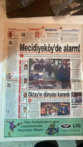 FANATİK SPOR GAZETESİ - TURKISH NEWSPAPER - DOĞUM GÜNÜ HEDİYESİ  - EKSİKSİZ TAM TAKIM GAZETE - 28 MART 1999 - SAYI: 1225 - MEHMET GENÇ - RAHMAN SAĞIROĞLU - YUSUF DURSUN - NECİL ÜLGEN - CÜNEYT KARAKAYA - İSMET TONGO - OSMAN TANBURACI - TEMEL ÖZALAK - NACİ YALINKILIÇ - DOĞAN BABACAN - METİN TÜKENMEZ - ULVİ GÜVENEROĞLU - ERTUĞRUL AKÇAYLI - GERÇEK SPOR GAZETESİ - FANATİK - BU VATAN HEPİMİZİN - MİLLİ TAKIM 2-0 MOLDOVA: ÇİFTE BAYRAM - HAKAN ŞÜKÜR’ÜN GOLÜ - SERGEN YALÇIN RESİTALİ - SERGEN’DEN 400. DARBE - İNANCIN ZAFERİ - ÖNEMLİ OLAN KAZANMAK - HAKAN ŞÜKÜR KLASİĞİ - BAYRAM TOPU HAKAN’DAN - SERGEN: GECENİN KAHRAMANI - FENER KARTAL’A KİLİTLENDİ - LÖW: DERBİYE MORAL YEMEĞİ - BALİÇ’İN FORMA GİYMESİ ZOR - RÜŞTÜ: DERBİDE TAKIMA GÜVENİM TAM - DIMAS PORTEKİZ’DE MÜKEMMEL OYNADI - BOLİÇ DÖNMEYE ÇALIŞIYOR - MUSTAFA DOĞAN: FORMDA DEĞİLİM - TRABZONSPOR - GALATASARAY - FENERBAHÇE - BEŞİKTAŞ - KOCAELİSPOR - ALTAY - ADANASPOR - KARABÜKSPOR - BURSASPOR - ANTALYASPOR - SAKARYASPOR - ERZURUMSPOR - GENÇLERBİRLİĞ