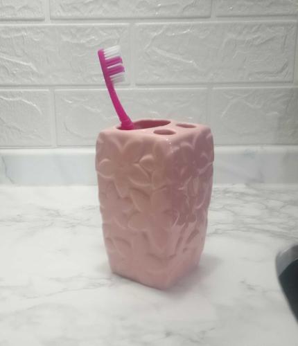 SERAMİK DİŞ FIRÇALIK ÇİÇEKLİ PEMBE MODEL 7X7X12CM  BANYO SETİ