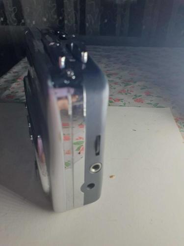 Walkman kaset çalar radyo çalışıyor.  Premier pırıl pırıl,