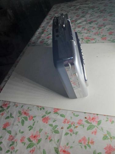Walkman kaset çalar radyo çalışıyor.  Premier pırıl pırıl,
