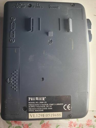 Walkman kaset çalar radyo çalışıyor.  Premier pırıl pırıl,