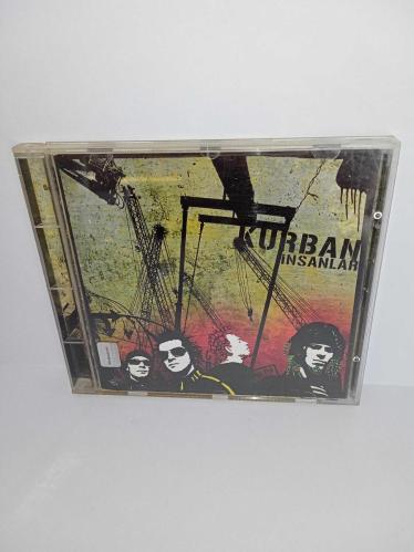 Cd Kurban İnsanlar albümü. Orijinal Pasaj Müzik 2005. Kartonet temiz. Disk 10 üzerinden 9.5 sorunsuz çalışıyor. Koleksiyonluk