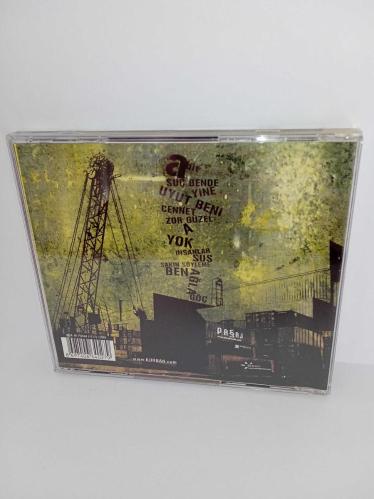 Cd Kurban İnsanlar albümü. Orijinal Pasaj Müzik 2005. Kartonet temiz. Disk 10 üzerinden 9.5 sorunsuz çalışıyor. Koleksiyonluk