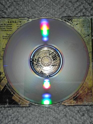 Cd Kurban İnsanlar albümü. Orijinal Pasaj Müzik 2005. Kartonet temiz. Disk 10 üzerinden 9.5 sorunsuz çalışıyor. Koleksiyonluk