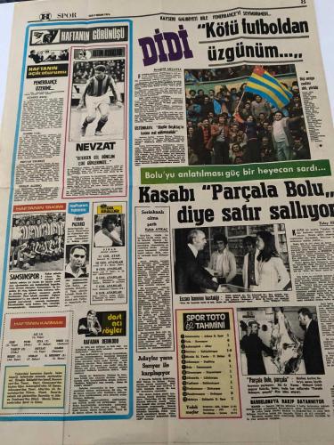 HÜRRİYET GAZETESİ - DOĞUM GÜNÜ HEDİYESİ (TURKISH NEWSPAPPER) - 9 NİSAN 1974 - SADECE DÖRT SAYFADIR -Cüneyt Arcayürek-Ecevit-Makarios-Üner Hatay-Fahri Korutürk-Erbakan-Necmettin Erbakan-Fehim Adak-Şeref Salonu-Sevim Tuna-Erol Büyükburç-Sedat Çumralı-Handan Andaç-Nemide Volkan-Hamdi Emeksiz-Talat Emeksiz-Cemil Emeksiz-Ali Emeksiz-Edip Nuri Ziya Ömer-Yakup Nevzat Hamdi-Veyfa G. Tepekioğlu-Dr. Osman-R. Mehmet-Fehmi Pazarcıklı-Sinan-Mehmet G. Atanlar-Şefak Aykaç-Talay Erker-Gündüz Kılıç-Rıdvan Yelken-Orhan Aldınç-Nevzat-Akay Akçay-Kuvvet dengesi süratle aleyhimize dönüyor-Dünyayı soğuyorlar-Hangi taşı kaldırsanız altından onlar çıkıyor-Atina Batı Almanya’dan tazminat alırken Makarios İngiltere’den 5 milyar üs kirası istedi-Ecevit Sessizliğimize bakıp aldanmasınlar-Daha önce verilen üs kiralarındaki Türk hakkı Rumlar tarafından yenildi-Erbakan Şeref Salonunda teşkilatın dertlerini dinledi-Yunan Silahlı Kuvvetlerinde izinler kalktı-Sevim Tuna sahneye at üzerinde çıktı-TV’de bugün-Radyo’da bug