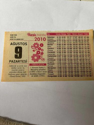 9 Ağustos 2010 Orijinal Takvim Yaprağı-Doğum Günü-Söz,Nişan,Nikâh,Düğün ve Önemli Günler Hediyesi-Nesil Takvim-Ayet,Hadis (Yusuf Suresi,105) -I.Kosova Zaferi,I.Murad'ın şehadeti(1389)-İkinci atom bombası Nagazaki'ye atıldı(1945)-Niyete Bağlıdır-Ramazan'ı Karşılama Orucu-Günün Duası-Çocuğunuza İsim:Kız:Azime,Erkek:Bahadır