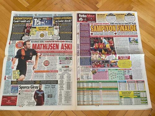FOTOMAÇ GAZETESİ - 28 HAZİRAN 2012 - DİEGO MİLİTO - CEZA ALACAĞIM BELLİ - BÖYLE ÖRGÜT OLMAZ - CUMHURİYETİ YIKMAYIN - UMUTSUZ DEĞİLİZ - ŞAMPİYON FİNALE - YAŞANANLAR DERS OLDU - MELO ÇOK YAKIN - YENİDEN MBİWA - ÜNAL AYSAL - MEHMET TOPAL - TİNO COSTA - HAMİT ALTINTOP - OUSSAMA ASSAİDİ - FATİH TERİM - ALPER POTUK - FİKRET ORMAN - AZİZ YILDIRIM - İBRAHİM AKIN - ABDULLAH KIĞILI - ŞENES ERZİK - RECEP TAYYİP ERDOĞAN - YILDIRIM DEMİRÖREN - MEHMET EKİNCİ - KÖKSAL BAYRAKTAR - EMRE BELÖZOĞLU - OLGUN PEKER - İLHAN EKŞİOĞLU - YUSUF TURANLI - BİLICA - MATEİ RADOİ - ALLAN MCGREGOR - KIRK BRODFOOT - MAURICE EDU - MİLAN JOVANOVİC - QUARESMA - ALMEİDA - SİMAO - JORGE MENDES - SAMET AYBABA - BERAT ÇETİNKAYA - OĞUZHAN ÖZYAKUP - ÜLVİ GÜVENEROĞLU - ERMAN KUNTER - AHMET KAVALCI - RÜŞTÜ REÇBER - JORIS MATHIJSEN - GİRAY KAÇAR - PIERRE VAN HOOİJDONK - ŞENOL GÜNEŞ - TOLGA ZENGİN - CENK TOSUN - OLCAY ŞAHAN - ALEN MARKARYAN - ZİYA ALAK - SEMİH ŞENTÜRK - ALEX DE SOUZA - AYKUT KOCAMAN - SALİH UÇAN - YOBO - ANDRE SANT