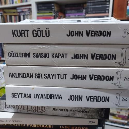 KURT GÖLÜ - GÖZLERİNİ SIMSIKI KAPAT - AKLINDAN BŞR SAYI TUT- ŞEYTANI UYANDIRMA (4 Kitap Birlikte)