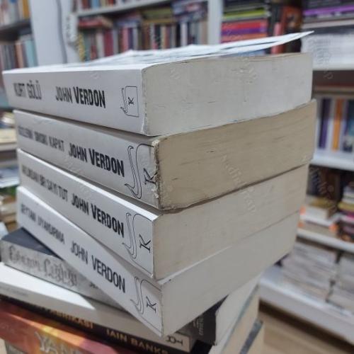 KURT GÖLÜ - GÖZLERİNİ SIMSIKI KAPAT - AKLINDAN BŞR SAYI TUT- ŞEYTANI UYANDIRMA (4 Kitap Birlikte)