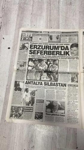 PAS SPOR GAZETESİ - 06 OCAK 2003 - HOOIJDONK'A 72 SAAT - SPOR HERGÜN BU GAZETEDE - PAS - HAGI'NİN İNCE HESABI - DÜRÜST: İSPANYA'DAN KALABALIK (!) DÖNERIZ - CHRİSTİAN'A NOTER TESPİTİ - SİLVERA'YA KİRALIK TEKLİFİ - AYHAN ŞAŞIRTIYOR! - TANGOCU'YA MENACER ENGELİ - HASAN ŞAŞ FARK ATTI! - SON 72 SAAT - OKAN'A VETO!.. - SADETTİN SARAN REBROV'SUZ DÖNDÜ - KEMAL İÇİN REKABET BAŞLADI - REVİVO İŞİ KIZIŞTI - ROMASCHENKO DA SIRADA - REKABET KALMADI - FATİH'İN DEDİĞİ OLDU - KEYFİMİZ YERİNDE - ERZURUM'DA SEFERBERLİK - BEYAZ MARTILAR ERBİL'E İMZA ATTIRDI - İZMİRSPOR'U HIRS BASTI - KAYSERİSPOR BOMBA GİBİ - ANTALYA SİLBASTAN - ŞAHİN, YOL SORUNU İÇİN FORMÜLÜ BULDU! - V.MANİSA'NIN TAKVİMİ BELLİ - HOOIJDONK - HAGI - DÜRÜST - CHRISTIAN - SILVERA - AYHAN - HASAN ŞAŞ - OĞUZ ÇETİN - OKAN - SADETTİN SARAN - REBROV - KEMAL - NİHAT ÖZDEMİR - REVIVO - OKAN CANAYDIN - ROMASCHENKO - KIVANÇ OKTAY - FATİH - LUCESCU - NİHAT - CEMAL POLAT - ERBİL - TANER SÖYLEYİCİ - NECDET ALAY - ALİ - GÖKMEN - MİCHAEL JORDAN