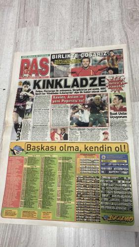 PAS SPOR GAZETESİ - 18 OCAK 2003 - İKİ ASLAN DAHA - KINKLADZE - SPOR HERGÜN BU GAZETEDE - PAS - REBROV - VALVARD - ŞAMPİYON - REVIVO İLE ŞOV YAPARIZ - TRABZON 2-1 - SİZE GÜZEL Bİ MÜJDEM VAR BABA AYLAR SONRA NİHAYET TAM ARADIĞIM GİBİ BİR İŞ BULDUM BUGÜNE BUGÜN KARŞINIZDA FENER STADI MARATON TRİBÜNÜ AMİGO YARDIMCISI MÜKREMİN VAR - TATİL DEVAM EDİYOR - KAZANMAK GÜZEL - MUM DİKMEYELİM - GALATASARAY MISIR'DA - BEN REVIVO GİBİ İHANET ETMEM - TRABZON İYİ YOLDA - MAÇIN KARNESİ BÖYLE OYNADILAR - ŞEYTAN ÜÇGENİ SAHADA KAYIP - TRABZON İNADI FENER'İ BİTİRDİ - KALECİ PETKOVİÇ KÖTÜ BAŞLADI İYİ BİTİRDİ - KARA BOĞA ÇALIŞTI - KALECİ VOLKAN GÜVEN VERMEDİ - İKİ DAKİKALIK FENER - TUNCAY ETKİSİZDİ - GÜNEŞ ANTALYA'DA PARLADI - KAPTAN ABDULLAH - ALO AZİZ DOSTUM ORADA MI - BİRLİKTE COŞARIZ - G.SARAY GÜRCÜ'YÜ TRANSFER ETTİ - SİMPLİCİO'YA YOL AÇILDI - FABİO - XAVİER - REBROV - VALVARD - SARAN - BALİÇ - REVİVO - ALİ GÜNEŞ - SAMET AYBABA - ALİŞEN - ERMAN ÖZGÜR - VOLKAN - MÜKREMİN - HARI TÜRKMEN - SERDAR ŞENRAYA