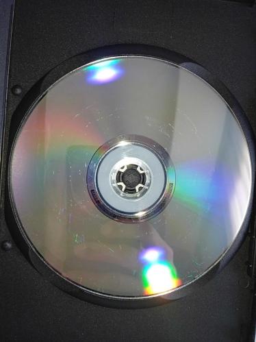 Dvd Madonna une insolente passion. Orijinal. Çalışmasını etkilemeyen çizikler var. Sorunsuz çalışıyor
