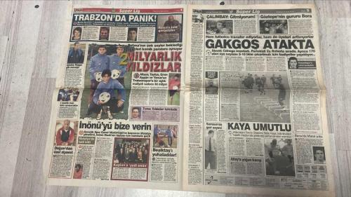 PAS SPOR GAZETESİ - 23 OCAK 2003 - SARAN MASADA - RESTİ ÇEKTİ - TOTTENHAMLI YÖNETİCİLER İŞİ YOKUŞA SÜRÜNCE GÖRÜŞMELER UZADI - SADETTİN SARAN REBROV'U ALIP HAVAALANINA GİDERKEN PÜRÜZLERİ MENACER HALLEDECEKTİ - ANCAK YİNE SORUN ÇIKINCA BU İŞ BİTTİ BEN İSTANBUL'A DÖNÜYORUM DİYEREK RESTİ ÇEKTİ - ZORAKİ BARIŞ - ORTEGA İLE KENDİSİNE KARŞI GRUP OLUŞTURANLAR KERHEN BİR ARAYA GELDİ - GAZETENİZ PAS'IN WERNER LORANT DÖNEMİNDEN BUYANA SÜREKLİ GÜNDEME GETİRDİĞİ TAKIM İÇİNDEKİ HUZURSUZLUK OĞUZ ÇETİN'İN ARAYA GİRMESİYLE ŞİMDİLİK DURDURULDU - SADETTİN SARAN - REBROV - WERNER LORANT - OĞUZ ÇETİN - SERHAT - DİMİTRE - GEORGE - FINIDI - HAIM REVIVO - ALİ GÜNEŞ - HAKAN - VOLKAN - TUNCAY - YUSUF - MİRKOVİÇ - MUSTAFA - ALİ AKDENİZ - ARİF - LUKUNKU - BERKANT - HASAN - OKAN YALMAZ - ÖYKÜ TOPAL - ORHAN YALMAZ - YUSUF HAYALOĞLU - HENRY - AZİZ - ARDOĞAN - FATİH TERİM - XAVIER - LALATOVİÇ - AHMET DEMET - SİNAN - MALDARAŞANU - MUTLU - MEHMET - ÖZCAN - MAHMUD - HAKAN - YILDIRIM URAN - ÇETİN - CANAN - PAZARSPOR