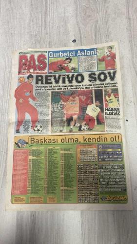 PAS SPOR GAZETESİ - 23 OCAK 2003 - SARAN MASADA - RESTİ ÇEKTİ - TOTTENHAMLI YÖNETİCİLER İŞİ YOKUŞA SÜRÜNCE GÖRÜŞMELER UZADI - SADETTİN SARAN REBROV'U ALIP HAVAALANINA GİDERKEN PÜRÜZLERİ MENACER HALLEDECEKTİ - ANCAK YİNE SORUN ÇIKINCA BU İŞ BİTTİ BEN İSTANBUL'A DÖNÜYORUM DİYEREK RESTİ ÇEKTİ - ZORAKİ BARIŞ - ORTEGA İLE KENDİSİNE KARŞI GRUP OLUŞTURANLAR KERHEN BİR ARAYA GELDİ - GAZETENİZ PAS'IN WERNER LORANT DÖNEMİNDEN BUYANA SÜREKLİ GÜNDEME GETİRDİĞİ TAKIM İÇİNDEKİ HUZURSUZLUK OĞUZ ÇETİN'İN ARAYA GİRMESİYLE ŞİMDİLİK DURDURULDU - SADETTİN SARAN - REBROV - WERNER LORANT - OĞUZ ÇETİN - SERHAT - DİMİTRE - GEORGE - FINIDI - HAIM REVIVO - ALİ GÜNEŞ - HAKAN - VOLKAN - TUNCAY - YUSUF - MİRKOVİÇ - MUSTAFA - ALİ AKDENİZ - ARİF - LUKUNKU - BERKANT - HASAN - OKAN YALMAZ - ÖYKÜ TOPAL - ORHAN YALMAZ - YUSUF HAYALOĞLU - HENRY - AZİZ - ARDOĞAN - FATİH TERİM - XAVIER - LALATOVİÇ - AHMET DEMET - SİNAN - MALDARAŞANU - MUTLU - MEHMET - ÖZCAN - MAHMUD - HAKAN - YILDIRIM URAN - ÇETİN - CANAN - PAZARSPOR