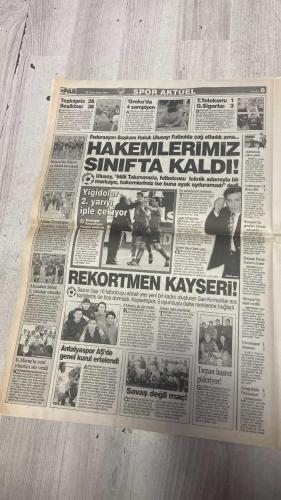 PAS SPOR GAZETESİ - 26 OCAK 2003 - REVIVO GÜÇSÜZ - LİDER BULUNDU - HENÜZ KONDİSYON EKSİK - YUGOSLAV LALATOVİÇ'İN TRANSFERİNDE STOVİC OK - H. REVIVO HUZURLUYUM TOPARLARIM - BATİSTA ATTIĞI GOL SONRASI ŞOK OLDU - AYBABA SAĞ KANAT SORUNUNU ÇÖZDÜ - ÖYLE RÜYAYA BÖYLE YORUM - SPİKERLERİMİZDEN GAFLAR - DUVAR YAZISI - SPOR AKTÜEL - GREKO'DA 4 ŞAMPİYON - KONYA'DA FİKRET VE SEDAT İMZALADI - ADANA DEMİRSPOR KUŞADASI YOLCUSUS - HAKEMLERİMİZ SINIFTA KALDI - YİĞİDOLAR 2. YARIYI İPLE ÇEKİYOR - TERİM - REVIVO - STOVIC - LALATOVİÇ - BATISTA - AYBABA - AH-MET DUMAN - ARIEL ORTEGA - ALİ EREN - HAIM REVIVO - CEYHUN ERMİŞ - HALUK ULUSOY - FİKRET - SEDAT - BÜLENT YAVUZ - METMET BİLİC - REKORTMEN - REHA KAPSAL - TIRPAN - YUNUS - AH-MET HAKAN - ÖZKAN - AZİZ YILDIRIM - REBROV - KEMAL - MONDI - XAVIER - LUKUNKU - MONDRAGON - POPESCU - HAGI - HAKAN ŞÜKÜR - CAN - MÜCAHİT CAN - ALİŞEN - YILMAZLAR - HASAN ÖZER - DA SILVA - ROBSON - UYANIK - HAGİ - BAYRAMOĞLU - KEREM - KAYA PEKER - MICHAEL JORDAN - AGNELLI - EFES