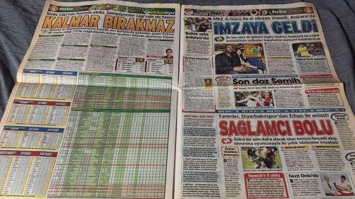 PAS FOTOMAÇ -TURKISH NEWSPAPER - DOĞUM GÜNÜ HEDİYESİ  - TAM TAKIM EKSİKSİZ GAZETE  22 TEMMUZ - 2009 - SOL DİREKSİYON SİMİDİ - FENERBAHÇE DOS SANTOS VE CRISTIAN TRANSFERLERİ İLE YİNE AVRUPA'YI SARSTI TARAFTARINI COŞTURDU - TRANSFERE DEVAM - DÖRT YILLIK SÖZLEŞME - UEFA MANŞETTEN VERDİ - FENER'İN ANADİLİ PORTEKİZCE OLDU - BONSERVISLERİ ÜÇ PARÇA - DEVLERİN ELİNDEN ALDIK - KARŞILAMA ŞOVU - EDU İKİSİ DE MÜTHİŞ İSİMLER - ASLAN HONDA - VEDAT AĞABEYİ KALBİMİZE GÖMDÜK - VASSELL İMZAYI ATIYOR - KARTAL KRALINI KAPIYOR - FENER ADAMI ŞUT DELİSİ YAPAR MI - CRISTIAN TEK ÖN LİBERO OYNATILABİLİR - GELELİM BAŞLIĞIMIZA - TATSIZ FİNAL - FENERBAHÇE KAMPI HOFFENHEIM YENİLGİSİ İLE BİTİRDİ - TOPUZ VE GÜİZA SAHNEDE JON COTTERILL - BRUNO FURTADO - DOS SANTOS - CRISTIAN OLIVEIRA BARONI - EDU - BİLİCA - DEIVID - VEDERSON - ROBERTO CARLOS - HONDA - RIJKAARD - LINCOLN - VEDAT OKYAR - VASSELL - DARIO ZAHORA - BOBO - GÜRKAN KUBİLAY - ALEX - DAUM - SEMİH ŞENTÜRK - DANIEL GÜIZA - TUNCAY ŞANLI - SOUTHGATE - TIBOR SISA -