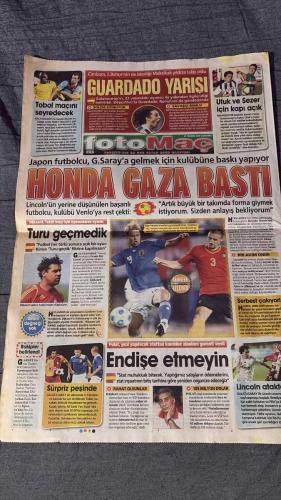 PAS FOTOMAÇ -TURKISH NEWSPAPER - DOĞUM GÜNÜ HEDİYESİ  - TAM TAKIM EKSİKSİZ GAZETE  22 TEMMUZ - 2009 - SOL DİREKSİYON SİMİDİ - FENERBAHÇE DOS SANTOS VE CRISTIAN TRANSFERLERİ İLE YİNE AVRUPA'YI SARSTI TARAFTARINI COŞTURDU - TRANSFERE DEVAM - DÖRT YILLIK SÖZLEŞME - UEFA MANŞETTEN VERDİ - FENER'İN ANADİLİ PORTEKİZCE OLDU - BONSERVISLERİ ÜÇ PARÇA - DEVLERİN ELİNDEN ALDIK - KARŞILAMA ŞOVU - EDU İKİSİ DE MÜTHİŞ İSİMLER - ASLAN HONDA - VEDAT AĞABEYİ KALBİMİZE GÖMDÜK - VASSELL İMZAYI ATIYOR - KARTAL KRALINI KAPIYOR - FENER ADAMI ŞUT DELİSİ YAPAR MI - CRISTIAN TEK ÖN LİBERO OYNATILABİLİR - GELELİM BAŞLIĞIMIZA - TATSIZ FİNAL - FENERBAHÇE KAMPI HOFFENHEIM YENİLGİSİ İLE BİTİRDİ - TOPUZ VE GÜİZA SAHNEDE JON COTTERILL - BRUNO FURTADO - DOS SANTOS - CRISTIAN OLIVEIRA BARONI - EDU - BİLİCA - DEIVID - VEDERSON - ROBERTO CARLOS - HONDA - RIJKAARD - LINCOLN - VEDAT OKYAR - VASSELL - DARIO ZAHORA - BOBO - GÜRKAN KUBİLAY - ALEX - DAUM - SEMİH ŞENTÜRK - DANIEL GÜIZA - TUNCAY ŞANLI - SOUTHGATE - TIBOR SISA -