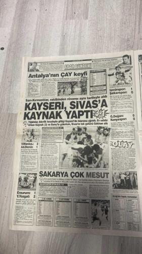 PAS SPOR GAZETESİ - 03 ŞUBAT 2003 - KIRAN KIRANA - KARTALLAR YÜKSEK UÇAR - FATİH AKYEL SAHNEDE - İLHAN MANSIZ'A BÜYÜK PROTESTO - KAZANAN HAKLIDIR - FENER'IN ONURLU FUTBOLU - BEŞİKTAŞ EVİNDE UNVANINI BIRAKMADI - AHMET VURDU UNVAN DURDU - YÖNETİM YERİ GÖĞÜ İNLETTİ - GAKGOS MUTSUZ - ALTAY DERBİ MAÇINA KİLİTLENDİ - DİYARBAKIR ÇALIŞIYOR - TİMSAH BOĞA'YA DİRENEMEDİ: 1-3 - ADANA GALİBİYETLE BAŞLAMAK İSTİYOR - HOROZ AFFETMEDİ - AVRUPA DOPİNGİ - ANTALYA'NIN ÇAY KEYFİ - KAYSERİ SİVAS'A KAYNAK YAPTI - ALİ AYDIN - BÜLENT ÜLGEN - FATİH AKYEL - İLHAN MANSIZ - OKAN - NOUMA - ARIEL ORTEGA - BİROL TURAN - MIRCEA LUCESCU - AHMET DURSUN - SERGEN - CEYHUN ERİŞ - VAN DE PARE - AHMET YILDIRIM - A. EREN - TURGAY DEMİR - AZİZ ÜSTEL - ZAFER - CEVAT - CEM - REBROV - HÜRREM SULTAN - OĞUZ ÇETİN - FATİH - KAAN DOBRA - ABDULLAH - CEM BECEREN - CÜNEYT - SAFFET - ERSEN MARTIN - SİNAN ENGİN - BEDRETTİN AY - ÖNDER WAMOL - MUSTAFA KÜÇÜK - EROL - GÜNER - RAŞİT ÇETİNER - ORHAN KAYNAK - BARIŞ - GÖKHAN - TUFAN - MEHMET