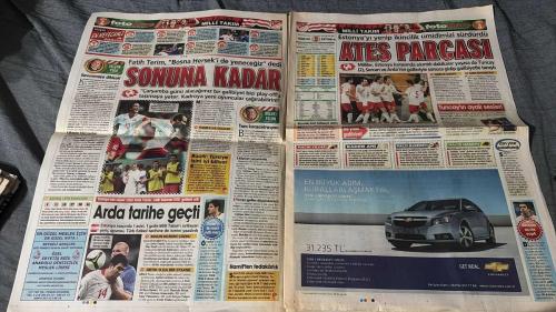 PAS FOTOMAÇ -TURKISH NEWSPAPER - DOĞUM GÜNÜ HEDİYESİ  - TAM TAKIM EKSİKSİZ GAZETE  6 EYLÜL - 2009  -MAÇIN EN HEYECANLI DAKİKALARI - SAVUNMAYA DİKKAT - SONUNA KADAR - ATES PARÇASI - TUNCAY'IN AYAK SESLERİ - ROONEY HIZLI ZORLUYOR - TAM KONSANTRASYON - FINALE KAT KÖŞEYİ DÖN - TÜRKİYE İŞİNİ İYİ BİLİR - ARDA TARİHE GEÇTİ - ARTIK O DA BİR EFSANE - MAÇIN KİLİDİNİ ÇÖZDÜ - ÖNDER'İN İLK RESMİ MİLLİ MAÇI - YENEN GOLLER DÜŞÜNDÜRÜCÜ - HAMİT'TEN FEDAKÂRLIK - EN BÜYÜK ADIM KURALLARI AŞMAKTIR - SERCAN AÇILIŞ YAPTI - TEMPOCU'DA PARA VAR - ZUMBATUR'A DİKKAT - ART ARDA OLSUN - ESTONYA'YI 4'LEDİK SIRA GELDİ BOSNA HERSEK'E - FENERBAHÇE'NİN HÜCUMBOTLARI ALEX VE DOS SANTOS'UN POSTERLİ HAYAT HİKAYESİ SALI GÜNÜ FOTOMAÇ'TA - TİMSAH AVCILARI FRANK RIJKAARD BEŞİKTAŞ'I EZBERLİYOR - - FATİH TERİM - TUNCAY - SERCAN - ARDA - BÜLENT TÜLUN - ROONEY - RÜÜTLİ - ARDA TURAN - SERCAN YILDIRIM - ZEKİ RIZA SPOREL - MUSTAFA ERTAN - OSMAN ARPACIOĞLU - UĞUR TÜTÜNEKER - SERGEN YALÇIN - FATİH TEKKE - ÖNDER - ÖNDER TURACI -