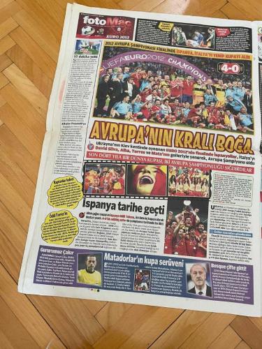 FOTOMAÇ GAZETESİ - 2 TEMMUZ 2012 - ŞAMPİYON İSPANYA - MEHMET TOPAL RESMEN FENERLİ - CİMBOM'A 3 BOMBA - MANU ÖYLE DEDİ - ROBINSON GELİYOR - MERSİN BİTİRDİ - SERVET ES-ES'TE - 2012-13 FIRTINASI - AZİZ YILDIRIM - MEHMET TOPAL - KEVIN-PRINCE BOATENG - FATİH TERİM - GÜNTEKİN ONAY - ŞENOL GÜNEŞ - HAMİT ALTINTOP - LASSANA DİARRA - FEDERICO MACHEDA - OUSSAMA ASSAIDI - BURAK YILMAZ - FİKRET ORMAN - ÜNAL AYSAL - SADRİ ŞENER - ALİ KAHRAMAN - İHSAN UÇAR - AHMET ÇALIK - CÜNEYT ÇAKIR - BAHATTİN DURAN - TARIK ONGUN - MUSTAFA EMRE EYİSOY - HÜSEYİN GÖÇEK - BÜLENT YILDIRIM - ASLI ÇAKIR ALPTEKİN - GAMZE BULUT - NEVİN YANIT - FERNANDO TORRES - XAVI - CASILLAS - DAVID SILVA - ALBA - MATA - CESC FABREGAS - MAROUANE FELLAINI - ROBINSON - EGEMEN KORKMAZ - ALPER POTUK - VEYSEL SARI - NECATİ ATEŞ - UMUT BULUT - DANY NOUNKEU - DOKA - BOBO - FABIAN ERNST - JEROME BOATENG - EMRE BELÖZOĞLU - ROGER WITTMANN - SAVAŞ ÇORLU - MERT AYDIN - EMRE BOL - ALİ İHSAN SARIÇOBAN - CENK ATILGAN - ŞABAN ÖZDEN - MACİT COŞKUN - BURH