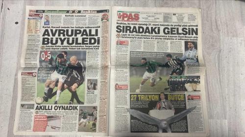 PAS SPOR GAZETESİ - 09 ŞUBAT 2003 - TEKİM'İ DE DELİRTME KAR - SAKATLAR BİLE UNUTULMUŞTU - TİPİ VE KAR YAĞIŞI HESAPLARI BOZDU - ÜMİT KARAN: OYNANMALIYDI - HAKAN ÜNSAL 'FIRSAT DOĞDU' - BÜLENT: BİZİM İÇİN FARKETMEZ - İLK GECE OYNANABİLDİ ZEMİN DAHA AĞIRLAŞTI DENİZLİ'YE DE YAZIK - VOLKAN: CAN ATIYORDUM - AYHAN AKMAN: HAVAMIZ KAÇTI - KAZANMAK GEREK - ORTEGA YIKILDI - BÖYLE SEVGİ GÖRÜLMEDİ - ABDULLAH DÖRTKÖŞE - YENİ BİR SAYFA AÇTIM - VOLKAN'A MİLLİ TESELLİ - ORTEGA ÇÖKTÜ - KARTAL'A ALKIŞ - REZALET - KORKAK LUCE - TERTEMİZ - BAYSAL - SUAT USTA - FATİH TERİM - ÜMİT KARAN - ALİ DÜRÜST - BÜLENT - VOLKAN ARSLAN - AYHAN AKMAN - HAKAN ÜNSAL - CEM DALMAZ - ORTEGA - KEMAL - DANEZZA - ABDULLAH - VOLKAN GLATT - OĞUZ - ALİ GÜNEŞ - REBROV - İLHAN MANSIZ - AHMET DURSUN - SERGEN YALÇIN - GİUNTİ - CORDOBA - HÜSEYİN - MUSTAFA ÇULCU - VLADIMIR - SERHAT - ERHAN ALBAYRAK - MIRKOVIC - OGÜN - TUNCAY ŞANLI - LUCESCU - ABEL XAVIER - ALİ LUKUNKU - METİN TOKAT - HAMİT KAPLAN - OKAN BURUK - ALİ ULUYOL - ZİYA DOĞAN