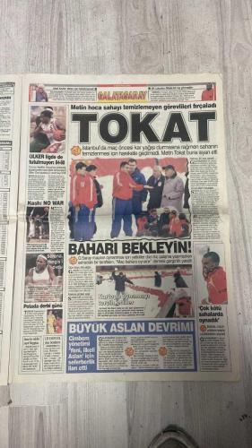 PAS SPOR GAZETESİ - 09 ŞUBAT 2003 - TEKİM'İ DE DELİRTME KAR - SAKATLAR BİLE UNUTULMUŞTU - TİPİ VE KAR YAĞIŞI HESAPLARI BOZDU - ÜMİT KARAN: OYNANMALIYDI - HAKAN ÜNSAL 'FIRSAT DOĞDU' - BÜLENT: BİZİM İÇİN FARKETMEZ - İLK GECE OYNANABİLDİ ZEMİN DAHA AĞIRLAŞTI DENİZLİ'YE DE YAZIK - VOLKAN: CAN ATIYORDUM - AYHAN AKMAN: HAVAMIZ KAÇTI - KAZANMAK GEREK - ORTEGA YIKILDI - BÖYLE SEVGİ GÖRÜLMEDİ - ABDULLAH DÖRTKÖŞE - YENİ BİR SAYFA AÇTIM - VOLKAN'A MİLLİ TESELLİ - ORTEGA ÇÖKTÜ - KARTAL'A ALKIŞ - REZALET - KORKAK LUCE - TERTEMİZ - BAYSAL - SUAT USTA - FATİH TERİM - ÜMİT KARAN - ALİ DÜRÜST - BÜLENT - VOLKAN ARSLAN - AYHAN AKMAN - HAKAN ÜNSAL - CEM DALMAZ - ORTEGA - KEMAL - DANEZZA - ABDULLAH - VOLKAN GLATT - OĞUZ - ALİ GÜNEŞ - REBROV - İLHAN MANSIZ - AHMET DURSUN - SERGEN YALÇIN - GİUNTİ - CORDOBA - HÜSEYİN - MUSTAFA ÇULCU - VLADIMIR - SERHAT - ERHAN ALBAYRAK - MIRKOVIC - OGÜN - TUNCAY ŞANLI - LUCESCU - ABEL XAVIER - ALİ LUKUNKU - METİN TOKAT - HAMİT KAPLAN - OKAN BURUK - ALİ ULUYOL - ZİYA DOĞAN