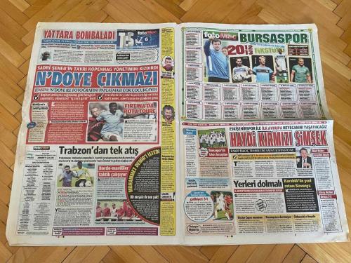 FOTOMAÇ GAZETESİ - 19 TEMMUZ 2012 - AZİZ YILDIRIM'IN ÇILGIN PLANI FENER'E ÖZGÜRLÜK HEDİYESİ SNEİJDER - GALATASARAY'DA YENİ FORMA AVRUPA KOLLA KENDİNİ - GEMİYİ KAPTAN KURTARDI - BURAK RESMEN BİTTİ - DEFANSIN SİGORTASI ESCUDE - N'DOYE ÇIKMAZI - TEST MAÇLARIMIZ - AZİZ YILDIRIM - ALİ KOÇ - FERİT ŞAHENK - ÜNAL AYSAL - FİKRET ORMAN - SADRİ ŞENER - NEVZAT ŞAKAR - HAKAN KULAÇOĞLU - NORMAN VAN HOLSBEECK - BÜLENT TULUN - BRUNO SANTİN - JOSE RODRIGUEZ BASTER - FATİH TERİM - AYKUT KOCAMAN - FELİX MAGATH - HECTOR CUPER - CEYHUN YILDIZOĞLU - MURAT BÖLÜKBAŞI - MUSTAFA BOZBAĞ - WESLEY SNEİJDER - DİRK KUYT - DİEGO - BURAK YILMAZ - MATİAS SUAREZ - ORTEGA - VAN HOOIJDONK - ANELKA - ROBERTO CARLOS - ALEX DE SOUZA - CRİSTİAN BARONİ - MEHMET TOPAL - SALİH UÇAN - EMRE BELÖZOĞLU - RİCARDO QUARESMA - MANUEL FERNANDES - HUGO ALMEİDA - JULİEN ESCUDE - YASİN ÖZTEKİN - MUHAMMET DEMİR - BAMBA - N'DOYE - YAYA TOURE - BENJAMİN FUCHS - FERNANDO TORRES - IBRAHIM AFELLAY - FELİPE MELO - ARMERO - CARLİNHOS - CRİSTİAN