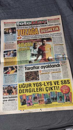 PAS FOTOMAÇ -TURKISH NEWSPAPER - DOĞUM GÜNÜ HEDİYESİ  - TAM TAKIM EKSİKSİZ GAZETE  16 EYLÜL - 2009 -MÜTHİŞ İDDİA! HAMİT G.SARAY'A İMZA ATTI - CARLOS'UN GİTMESİ YILDIRIM'A BAĞLI - ASİL BÜYÜK RUH CESUR - FATİH TERİM'İN ARDA TURAN ÖNDERLİĞİNDEKİ SAVAŞÇILARI, BOSNA HERSEK KAPILARINA DAYANDI - HÜCUM - HUTCHINSON'DAN TRABZON'A 'EVET' - ADNAN POLAT'A TEZGAH KURULDU - LİSECİLER, ADNAN POLAT'A KARŞI ÇOK ÇİRKİN BİR EYLEM GERÇEKLEŞTİRDİ - MAZERET YOK - TABATA - ERNTS - HAMİT - CARLOS - YILDIRIM - FERRARİ - FATİH TERİM - ARDA TURAN - BENQUERENCA - ARDA - HUTCHINSON - ADNAN POLAT - YATTARA - SONG - DAUM - TOPUZ - KAZIM - ALEX - GÖKHAN - GÜİZA - RİJKAARD - BROOS - ERSUN YANAL - SELÇUK - VOLKAN ŞEN - FERRUH NAYMAN - BATALLA - ERTUĞRUL SAĞLAM - ZAPO - HÜSEYİN CİMPİR - İBRAHİM ŞANLI - CALE - MBANANGOYE - BÜLENT UYGUN - KAMAMANAN - SEZER BADUR - JACKY MUNAROR - HAYRETTİN HACISALİHOĞLU - ÜNAL KARAMAN - METİN DİYADİN - SELÇUK İNAN - SERKAN - TUNCAY - GÖKHAN ZAN - SERVET - HAKAN - SABRİ - TAŞIOĞLU -