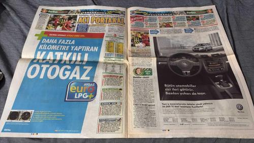PAS FOTOMAÇ -TURKISH NEWSPAPER - DOĞUM GÜNÜ HEDİYESİ  - TAM TAKIM EKSİKSİZ GAZETE  18 EYLÜL - 2009 - ACI PORTAKAL - FENERBAHÇE, UEFA AVRUPA LİGİ'NE EVİNDE KÖTÜ BAŞLADI - HATALAR ZİNCİRİ - ERKEN 3 PUAN BONUSU - UĞUR VE SEMİH'İ GÖRMELİ - BÜTÜN OTOMOBİLLER SİZİ İLERİ GÖTÜRÜR. BAZILARI YUKARI DA TAŞIR. YENİ İÇ TASARIMLARIYLA JETTALAR ŞİMDİ YALNIZCA 35.200 TL'DEN BAŞLAYAN FİYATLARLA! - DEVAMI GELSİN - BAROS, İÇERİDE-DIŞARIDAA AFFETMİYOR - DÜNYA STARI - DÜNYA KUPASI ELEMELERİNİN EN İYİ 11'İNE GİREN ÇEK STAR, PANA'YI DA SAHAYA GÖMDÜ - SARI-KIRMIZI KANAVİÇE - YENİ RAKİP GRAZ - TÜRK BAYRAĞINA ÇİRKİN SALDIRI! - GÖZDESİ SABRİ - SAĞLAMCI SARP! - ONCE ISLIKLADILAR, SONRA ALKIŞLADILAR - ALEX - MEHMET TOPUZ - BÜLENT TULUN - BAROS - MİLAN BAROS - HAKAN DİLEK - SABRİ - SARP - TAMAS - OZAN - ERTUĞRUL SAĞLAM - SAĞLAM - ABDULLATİF YILMAZ - YASİN - FAHRİ - MECNUN ODYAKMAZ - BÜLENT UYGUN - ABDULLAH YİĞİT - ALİ KOÇ - ELANO - SALPINGIDIS - NKUFO - VOLKAN - DAUM - ELANO BLUMER - SHABANI NONDA - KEITA - ARDA -