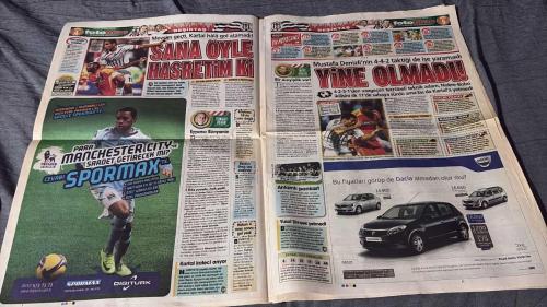 PAS FOTOMAÇ -TURKISH NEWSPAPER - DOĞUM GÜNÜ HEDİYESİ  - TAM TAKIM EKSİKSİZ GAZETE  20 EYLÜL - 2009 - BUGÜN İDDAA'DA 8 SAYFA İDDAA GAZETESİ VERİYORUZ - BAYRAM PARASI - İDDAA'NIN 'MESSI'SI - İDDAA DÜNYASININ İKİ MEGASTARI ÇAĞDAŞ SEVİNÇ VE ALİ ERİM'İN İDDAALIYIZ'DAKİ MAÇ TAHMİNLERİNE VE KUPONLARINA BAKIN, OYNAYIN VE BAYRAM PARASI KAZANIN! - İDDAA'NIN BİLİRKİŞİSİ - MUSTAFA DENİZLİ İSTİFA EDİYOR - FLAŞ... FLAŞ... YILDIRIM DEMİRÖREN ERSUN YANAL İLE MASAYA OTURDU - SON ŞAMPİYON BEŞİKTAŞ, DÜN DE İNÖNÜ'DE KAYSERİSPOR'A BOYUN EĞDİ - SIRALAMADA 11. SIRAYA DÜŞTÜ. LİG TARİHİNİN EN KÖTÜ 2. SEZONUNU YAŞAYAN KARTAL'DA TARAFTAR, KÖTÜ GİDİŞİN FATURASINI YÖNETİME KESTİ - YILDIRIM'DAN OLAY SÖZLER: 