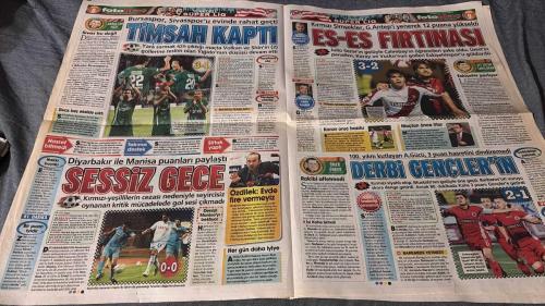 PAS FOTOMAÇ -TURKISH NEWSPAPER - DOĞUM GÜNÜ HEDİYESİ  - TAM TAKIM EKSİKSİZ GAZETE  20 EYLÜL - 2009 - BUGÜN İDDAA'DA 8 SAYFA İDDAA GAZETESİ VERİYORUZ - BAYRAM PARASI - İDDAA'NIN 'MESSI'SI - İDDAA DÜNYASININ İKİ MEGASTARI ÇAĞDAŞ SEVİNÇ VE ALİ ERİM'İN İDDAALIYIZ'DAKİ MAÇ TAHMİNLERİNE VE KUPONLARINA BAKIN, OYNAYIN VE BAYRAM PARASI KAZANIN! - İDDAA'NIN BİLİRKİŞİSİ - MUSTAFA DENİZLİ İSTİFA EDİYOR - FLAŞ... FLAŞ... YILDIRIM DEMİRÖREN ERSUN YANAL İLE MASAYA OTURDU - SON ŞAMPİYON BEŞİKTAŞ, DÜN DE İNÖNÜ'DE KAYSERİSPOR'A BOYUN EĞDİ - SIRALAMADA 11. SIRAYA DÜŞTÜ. LİG TARİHİNİN EN KÖTÜ 2. SEZONUNU YAŞAYAN KARTAL'DA TARAFTAR, KÖTÜ GİDİŞİN FATURASINI YÖNETİME KESTİ - YILDIRIM'DAN OLAY SÖZLER: 