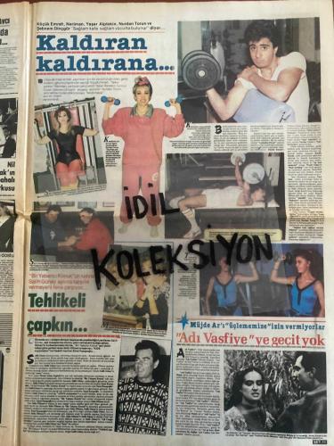 ŞEY HAFTALIK MAGAZİN GAZETESİ - DOĞUM GÜNÜ HEDİYESİ (TURKİSH - NEWSPAPER) - 20 ŞUBAT 1988 - TAM TAKIM 12 SAYFADIR -Sibel Can-Dalan-Ömer Dinçkök-Zeynep Şilan-Semra Özal-Papatya Perihan Abla-Yüksel Uzel-Perran Kutman-Şevket Altuğ-Küçük Emrah-Nermin-Yaşar Alptekin-Nurdan Torun-Şebnem Dinçgör-Salih Güney-Emel Kasapoğlu-Müjde Ar-Tuncay Özinel-Harika Avcı-Nil Burak-Gönül Yazar-Deniz Akkol-Orhan Elmas-Kadir İnanır-Tanya Arslan-Nazan Ayas-Bülent Ersoy-Gülenya-Arif Susam-Murat Morova-Hülya Avşar-Türkan Şoray-Rutkay Aziz-Murat-Mustafa Özhan-Gül Dinçkök-Semra Özal-Sibel Can-Bülent Ersoy-Hülya Avşar-Türkan Şoray-Rutkay Aziz-Arif Susam-Gönül Tansel-Yüksel Selçuk-Meral Şima-Munalya Denizci-Gülşen Akkaya-Kadir İnanır-Deniz Akkol-Nil Burak-Harika Avcı-Orhan Elmas-Murat Morova-Müjde Ar-Salih Güney-Emel Kasapoğlu-Perran Kutman-Şevket Altuğ-Yaşar Alptekin-Nurdan Torun-Şebnem Dinçgör-Küçük Emrah-Nermin-Dalan-Zeynep Şilan-Ömer Dinçkök-Gül Dinçkök-Papatya-Semra Özal-Mustafa Özhan-Gülenya-Arif Susam-Bülent E
