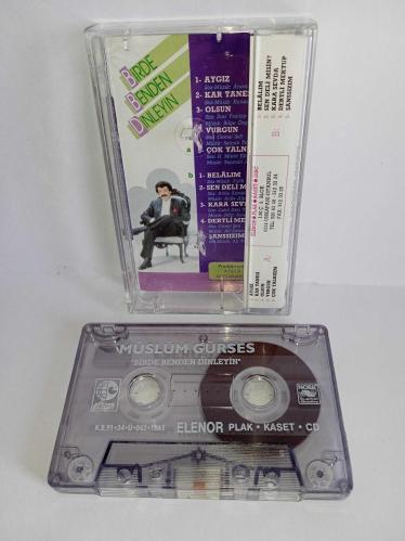 Kaset Müslüm Gürses Birde benden dinleyin albümü. Orijinal. Kaset Nora baskı kartonet ise foneks baskıdır! Kaset sorunsuz çalışıyor. Kartonet çok temiz