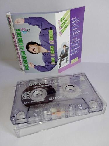 Kaset Müslüm Gürses Birde benden dinleyin albümü. Orijinal. Kaset Nora baskı kartonet ise foneks baskıdır! Kaset sorunsuz çalışıyor. Kartonet çok temiz