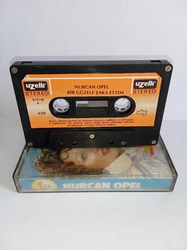 Kaset Nurcan Opel bir güzele şaka ettim albümü. Orijinal. 650 Uzelli Gema dönem Kağıt Baskı. Sorunsuz çalışıyor. Koleksiyonluk