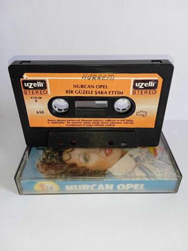 Kaset Nurcan Opel bir güzele şaka ettim albümü. Orijinal. 650 Uzelli Gema dönem Kağıt Baskı. Sorunsuz çalışıyor. Koleksiyonluk