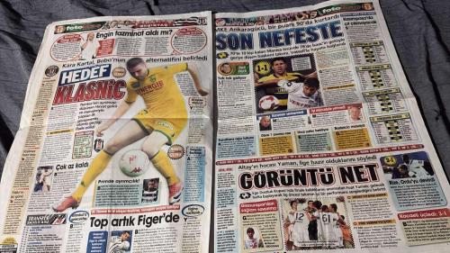PAS FOTOMAÇ -FUTBOL GAZETESİ -TURKISH NEWSPAPER - DOĞUM GÜNÜ HEDİYESİ  - TAM TAKIM EKSİKSİZ GAZETE   16 AĞUSTOS - 2009 - TRANSFER BORSASI - ROTAMIZ BELLİ - CİM KRİZİ ÇÖZÜLDÜ - HEDEF KLASNIC - SÜPER LİG - KASIMPAŞA'DA ÇIT ÇIKMAYACAK - TEK TEK GİDİYOR - PRİMDE AYRIMCILIK - TOP ARTIK FİGER'DE - DELGADO BEŞİKTAŞ'I SIFIRLADI - İLGİNÇ RASTLANTI - TARAFTARA AĞIR FATURA - BANK ASYA 1. LİG TFF 2. VE 3. LİG - GÖRÜNTÜ NET - GİRESUNSPOR'DAN SAĞLAM SAVUNMA - RİZE, ORDU'YU DEVİRDİ - KOCAELİ ÜÇLEDİ: 3-1 - TRANSFER DOSYASI - TUNCAY, KARTAL'I REDDETTİ - FOX FUTBOL PAZARI - İKİ RESİM ARASINDAKİ 6 FARKI BULUN - DEFANSA SON ADAY HELENO - İSMAİL ÖZTÜRK - RIJKAARD - ABDUL KADER KEITA - ANGELOV - KEWELL - ARDA TURAN - MILAN BAROS - BURAK - SADRİ ŞENER - UMUT BULUT - GÖKHAN ÜNAL - ZİYA DOĞAN - TAZUMETA - EGEMEN - FATİH TEKKE - GİRAY KAÇAR - BÜLENT FULUN - AYHAN - SERVET - SAMİ FERRİ - RİZET YAMAN - SİNAN - HAKAN BALTA - HAKAN DİLER - ELANO - UĞUR - ŞÜKRÜ KAMBER - SABRİ - SERKAN - GÖKHAN - YAŞAR YALÇIN -