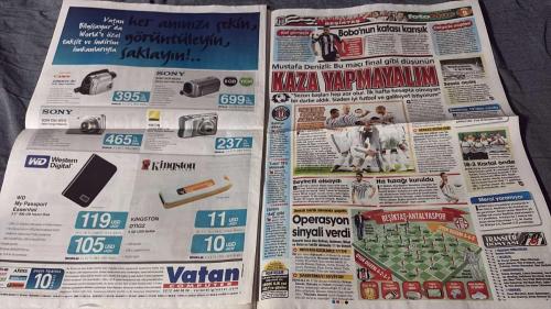 PAS FOTOMAÇ -FUTBOL GAZETESİ -TURKISH NEWSPAPER - DOĞUM GÜNÜ HEDİYESİ  - TAM TAKIM EKSİKSİZ GAZETE   17 AĞUSTOS - 2009 - F.BAHÇE, KENDİSİNE LİDERLİK İÇİN GEREKEN SKORU ALDI - GEREGİ DÜŞÜNÜLDÜ - 70 DAKİKA DİRENEN SİVASSPOR, KAZIM'IN VURUŞUYLA DİSİPLİNİNİ KAYBETTİ. EMRE'NİN İLGİNÇ, SANTOS'UN SÜPER GOLÜ ALKIŞLANDI - O YINE AVERAJLA ZIRVEDE - MAÇIN EN HEYECANLI DAKİKALARI - DAUM: İKİNCİ DEVRE EZİCİ ÜSTÜNLÜK SAĞLADIK - ISTE RESITAL - F.BAHÇE'NİN HOCASI, 