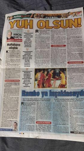 PAS FOTOMAÇ -FUTBOL GAZETESİ -TURKISH NEWSPAPER - DOĞUM GÜNÜ HEDİYESİ  - TAM TAKIM EKSİKSİZ GAZETE   18 AĞUSTOS - 2009 - RAMBO YA BIÇAKLASAYDI - EĞER BİR KİŞİ SAHAYA GİRİYOR VE FUTBOLCUYA SARILANA KADAR MÜDAHALE GÖRMÜYORSA BU CİDDİ SKANDALDIR - KEİTA EN İYİSİYDİ - GOLLE AÇILDILAR - RİJKAARD, ALKIŞI OYUNCULARININ HAK ETTİĞİNİ SÖYLEDİ - BİZİM FRANK - ÜSTÜNEL'İN GALİBİYET İÇİN TEBRİK ETTİĞİ HOLLANDALI HOCA MÜTEVAZI OLDUĞUNU GÖSTERDİ, 