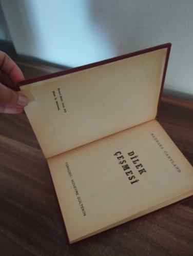 DİLEK ÇEŞMESİ + AŞK MERDİVENİ - BARBARA CARTLAND ( 2 KİTAP BİR ARADA BASIM  ) -Birinci Baskı