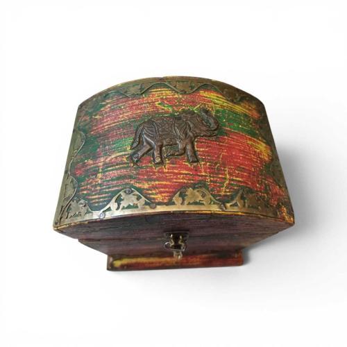 Mini Vintage Ahşap Hazine Sandığı - Metal Fil Kabartmalı Takı ve Hatıra Kutusu (10x10x8 cm)