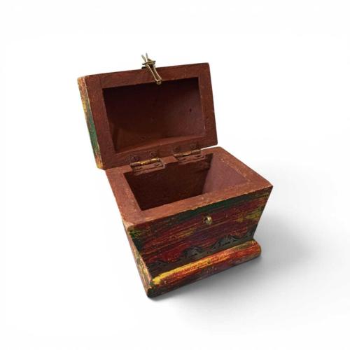 Mini Vintage Ahşap Hazine Sandığı - Metal Fil Kabartmalı Takı ve Hatıra Kutusu (10x10x8 cm)