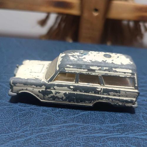 SIKU  V233  MERCEDES-BINZ KRANKENWAGEN - MADE IN GERMANY