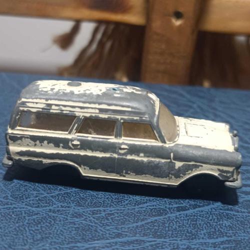 SIKU  V233  MERCEDES-BINZ KRANKENWAGEN - MADE IN GERMANY