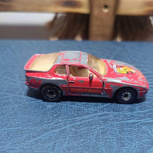 MATCHBOX  PORSCHE 944 TURBO
