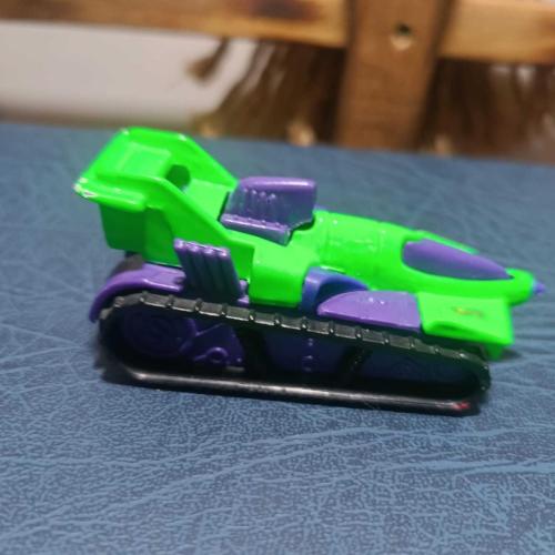 HOTWHEELS  TREADATOR
