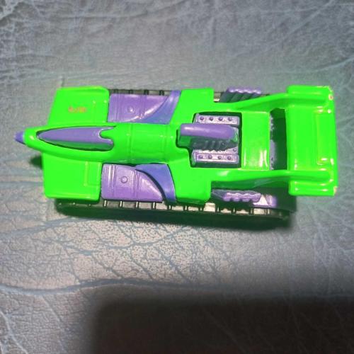 HOTWHEELS  TREADATOR